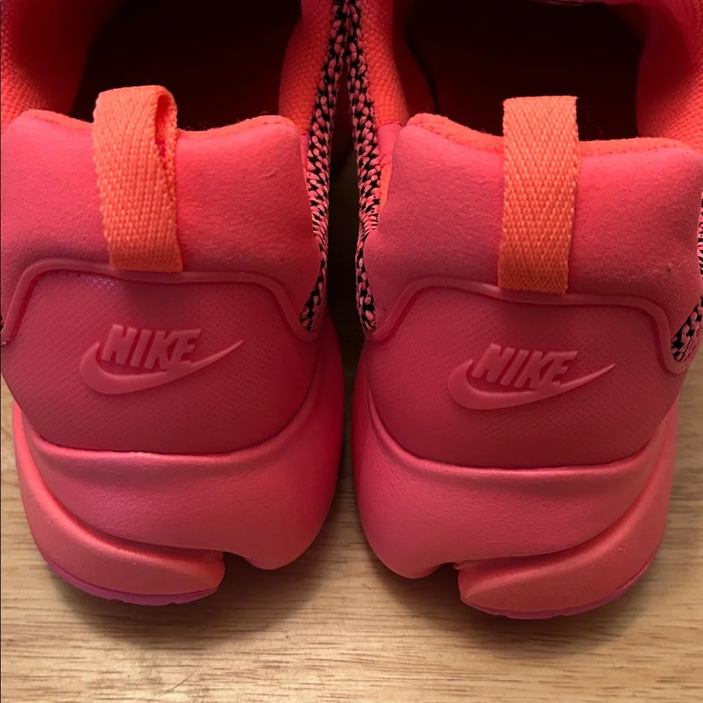 NEW Nike Bright hot Pink Sneakers - Picture 5 of 6